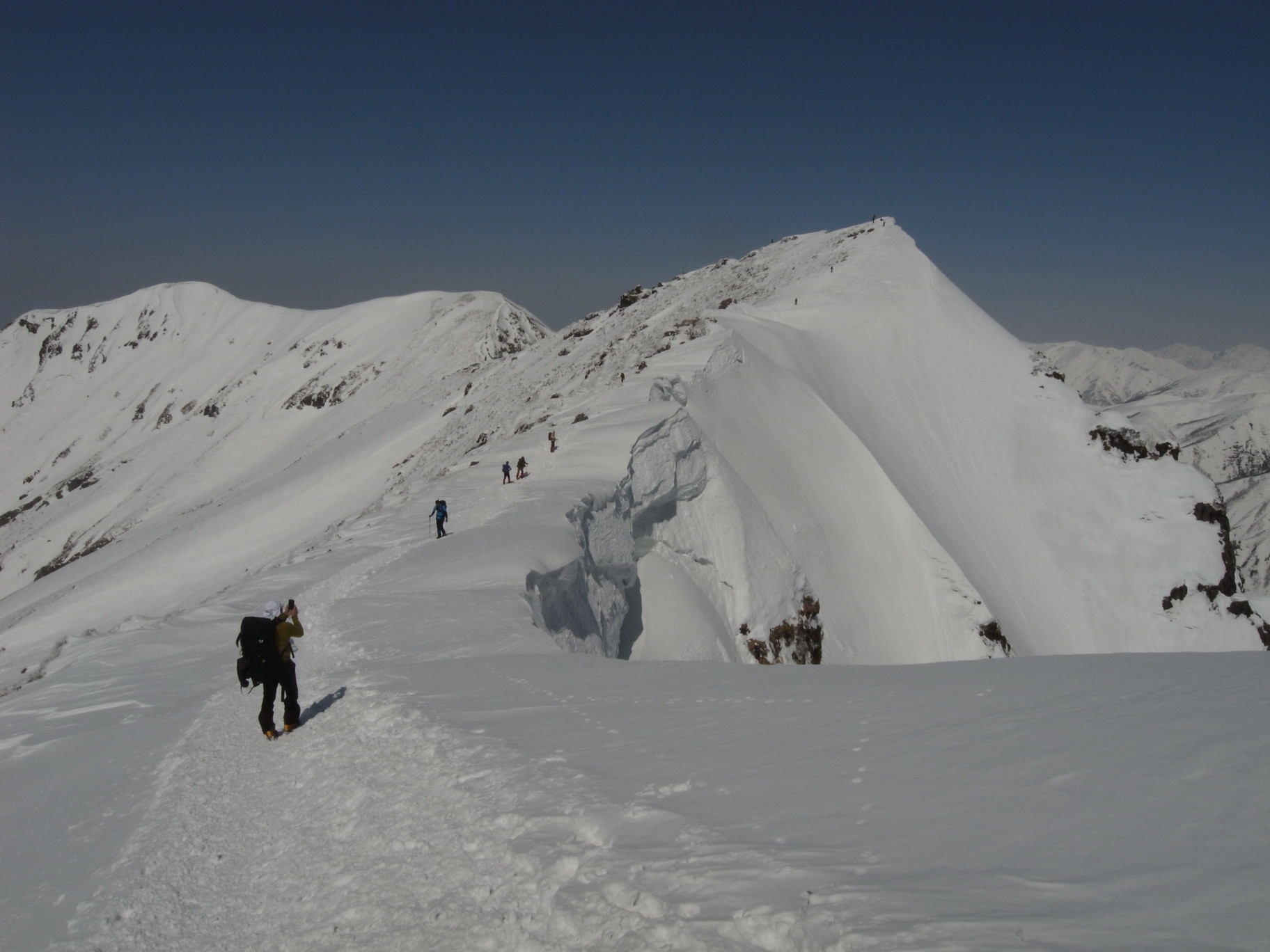 残雪の谷川岳